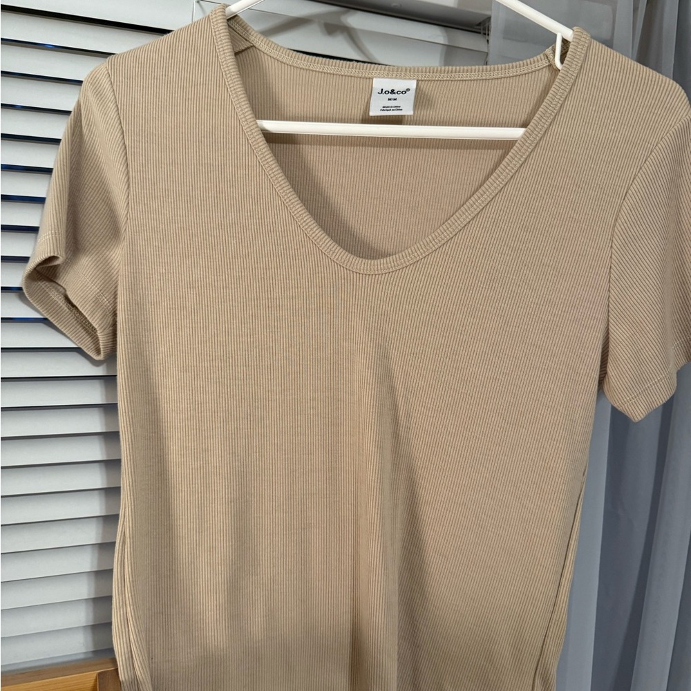 J.o&Co Women's Short Sleeve Ribbed Beige Tee
